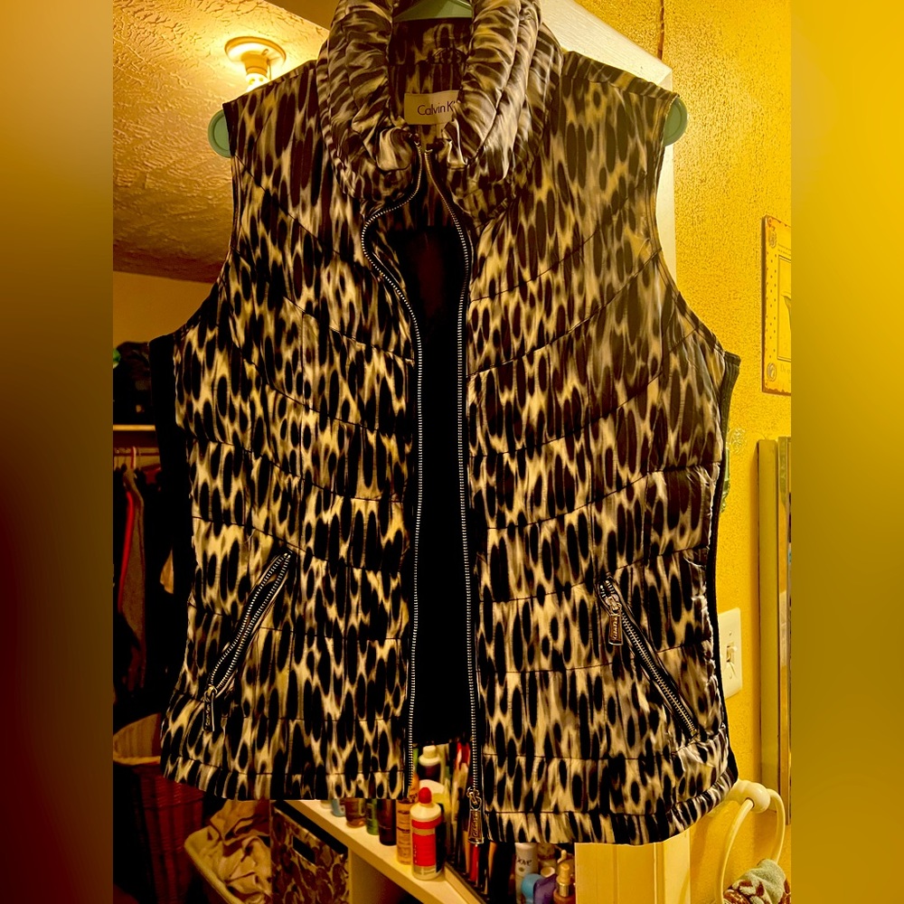 This is a light weight puffer vest. Size medium. Worn less than 5 times.